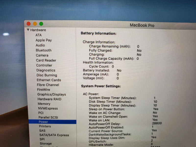 Macbook Pro 2017 13\\" w/ Touch Bar Core i7-7567U@ 3.5 GHz 16GB 250GB SSD *READ* (