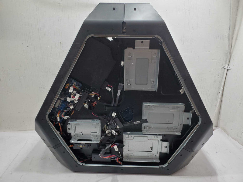 Dell Alienware Area 51 R2, i7-5820k 8GB DDR4 RAM No GPU  |