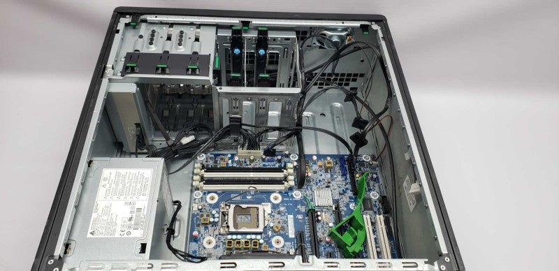 HP Z220 workstation BAREBONE / no cpu / no ram / no HDDS / 1x PSU #