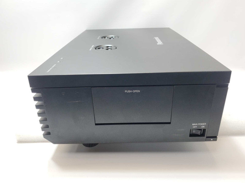 Panasonic LCD projector PT-AE2000U, 2221 Hrs Lamp runtime, Read _