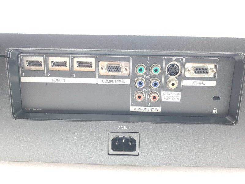 Panasonic LCD projector PT-AE2000U, 2221 Hrs Lamp runtime, Read _