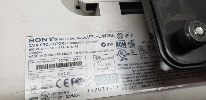 Sony VPL-CW225 3LCD Projector / HDMI / 1800 lamp hours #