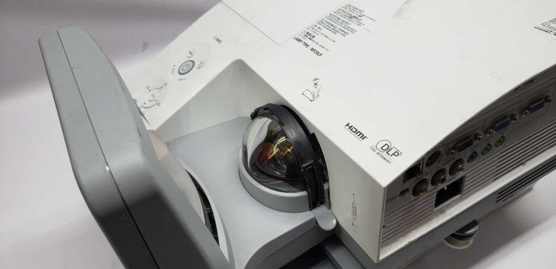 NEC NP-U300X ULTRA SHORT THROW PROJECTOR / 1165 lamp hours #