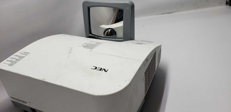 NEC NP-U300X ULTRA SHORT THROW PROJECTOR / 1165 lamp hours #
