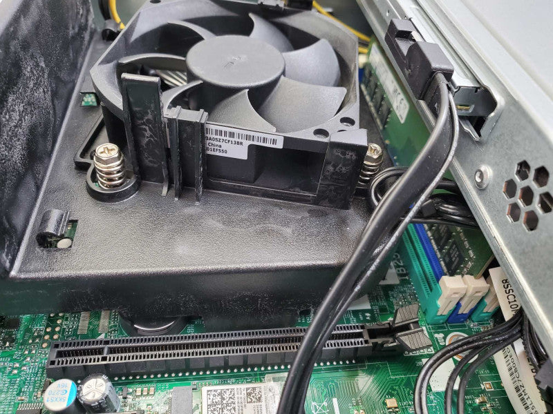 Lenovo ThinkCenter M710s Core i3-7100 @3.9GHz 8GB RAM No HDD )