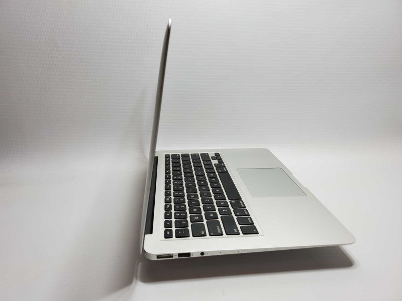 MacBook Air 2015 Core i7-5650U @ 2.2 GHz 8GB DDR3 250GB SSD (