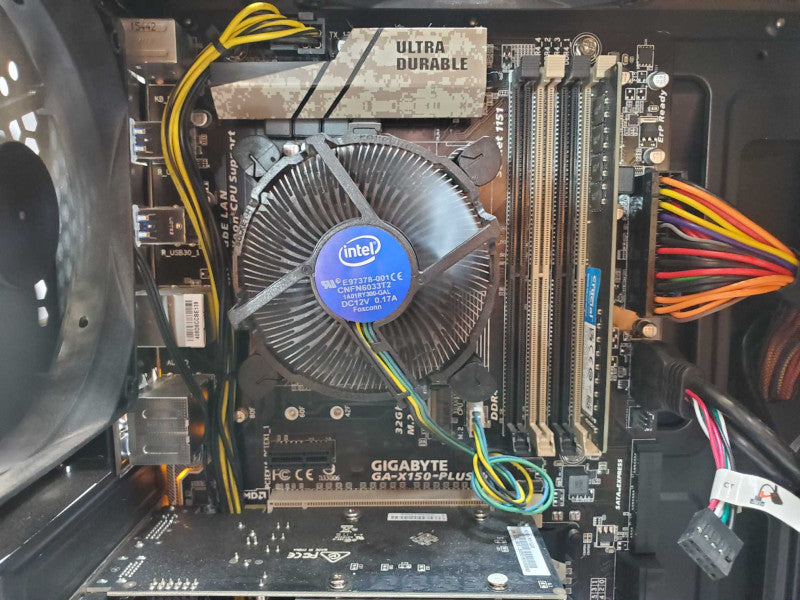 Custom PC GA-x150-Plus WS Xeon E3-1225 v5 @ 3.3 GHz 8GB DDR4 No HDD (