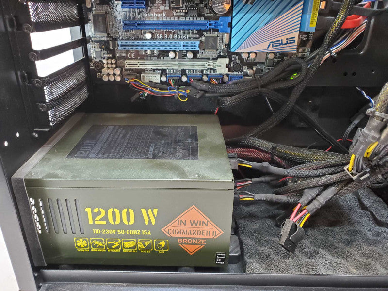 Custom PC Asus P9X79 Core i7-3820 @ 3.6 GHz 57GB Ram GTX 670 1200W No HDD (