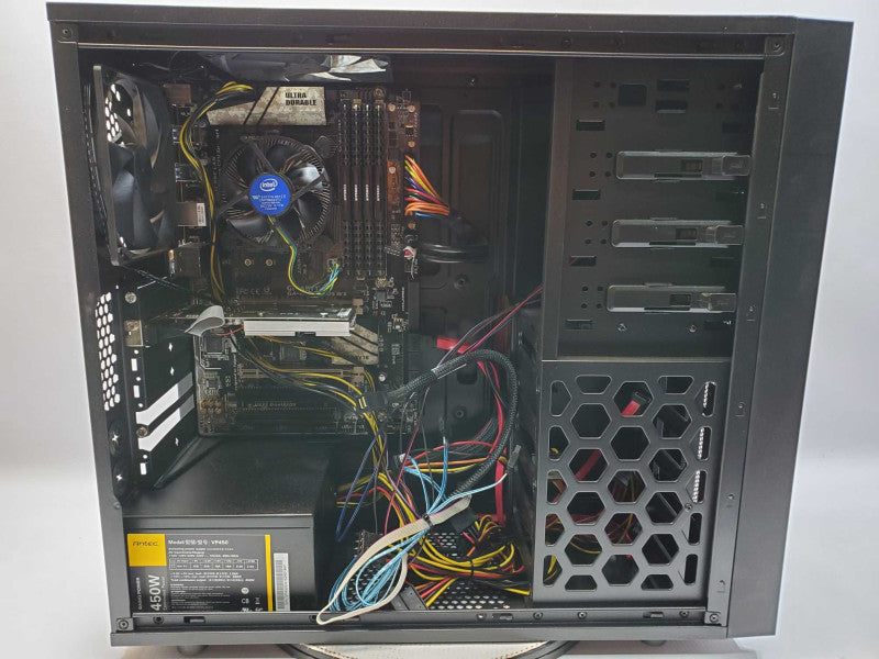 Custom PC GA-X150M-PLUS WS Xeon E3-1225 v5 @ 3.3 GHz 64GB No HDD (