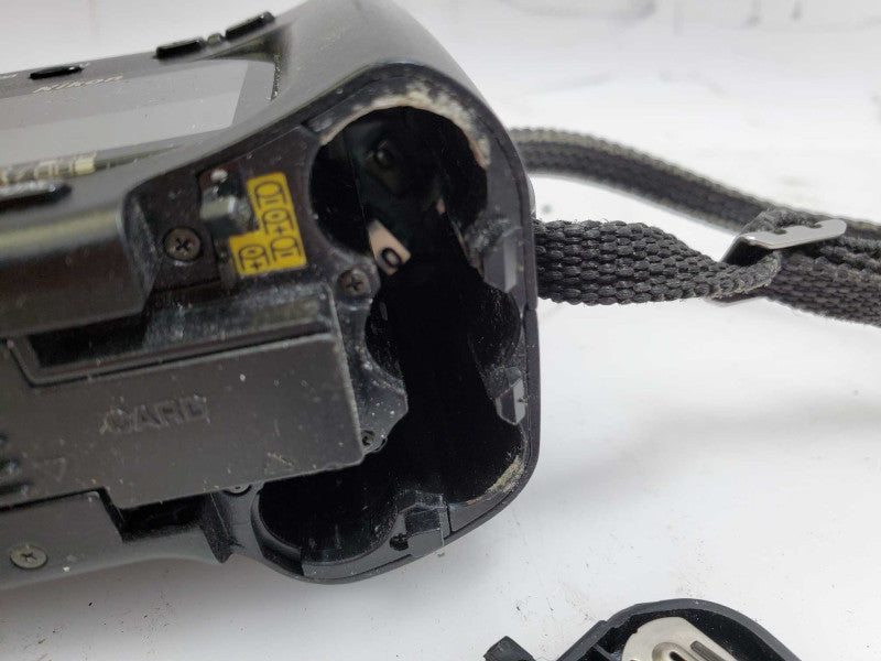 Nikon COOLPIX 950 Digital Camera w/ carry case for parts )
