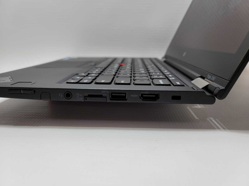 Lenovo Yoga 260 with i7-6600U 8GB RAM & 256GB SSD -