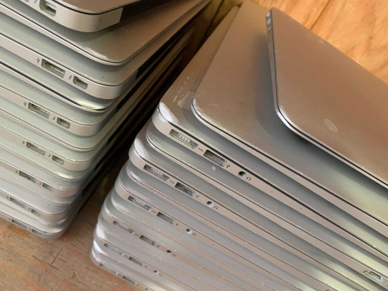(MAS-50) 50x Macbook Air 11\\" 2014, i5 1.4GHz, 4GB, 128GB - French Keyboard.