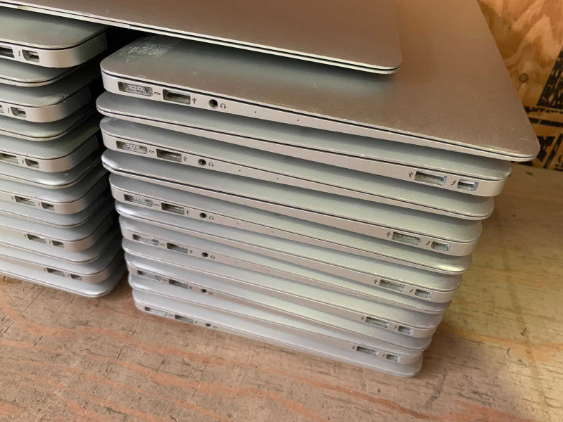 (MAS-50) 50x Macbook Air 11\\" 2014, i5 1.4GHz, 4GB, 128GB - French Keyboard.