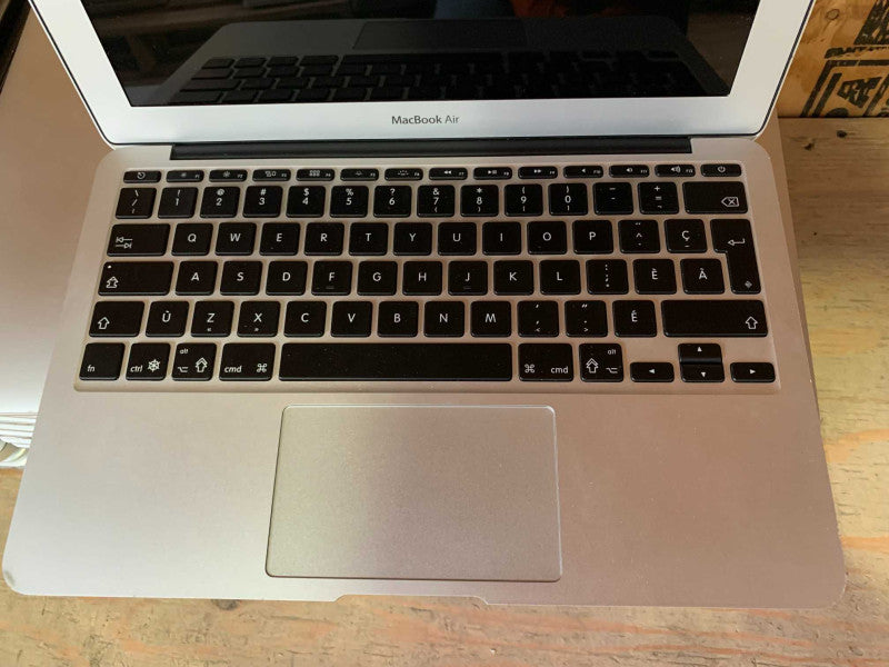 (MAS-50) 50x Macbook Air 11\\" 2014, i5 1.4GHz, 4GB, 128GB - French Keyboard.
