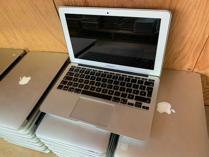 (MAS-50) 50x Macbook Air 11\\" 2014, i5 1.4GHz, 4GB, 128GB - French Keyboard.