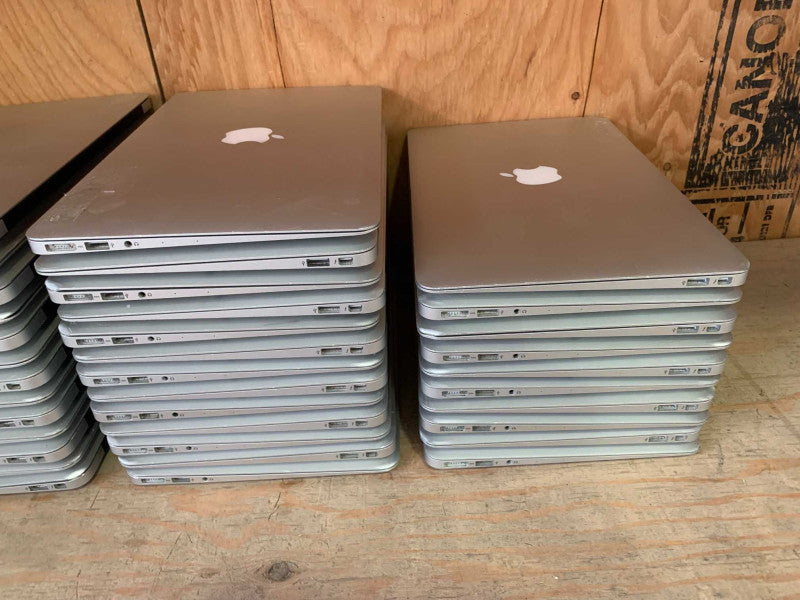 (MAS-50) 50x Macbook Air 11\\" 2014, i5 1.4GHz, 4GB, 128GB - French Keyboard.
