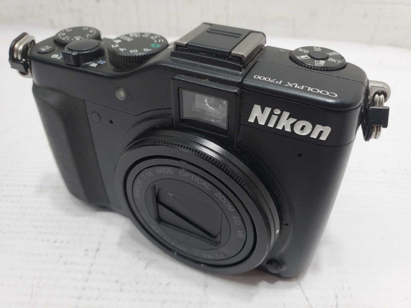 Nikon CoolPix P7000 10.1MP Digital Camera (AS-IS) |