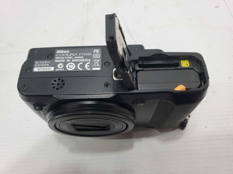 Nikon CoolPix P7000 10.1MP Digital Camera (AS-IS) |