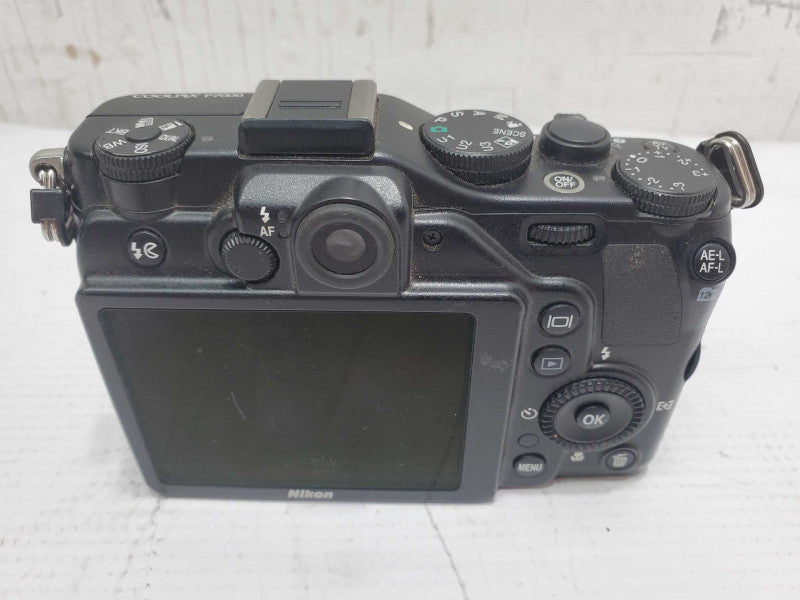 Nikon CoolPix P7000 10.1MP Digital Camera (AS-IS) |