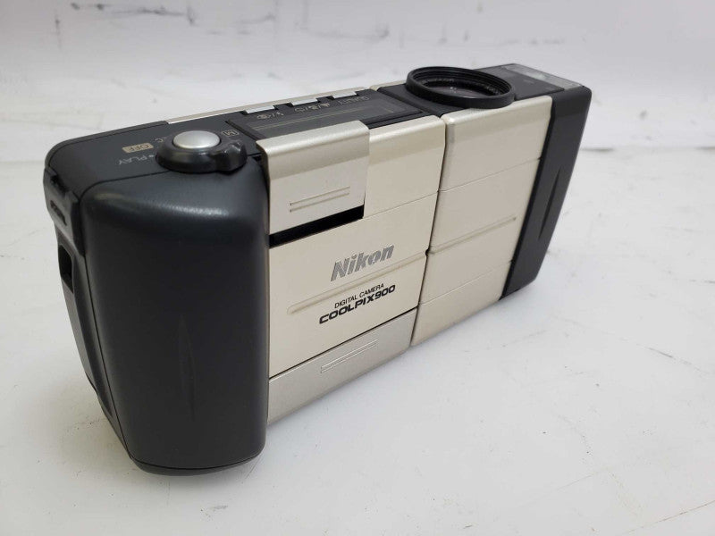 Nikon Coolpix 900 Digital Camera Model E900 w/ Lens WC-E24 & Accessories  )