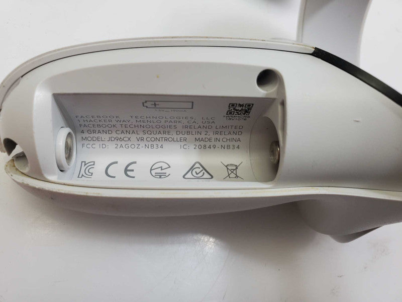 A Pair of Oculus Quest 2 Controller AS-IS )