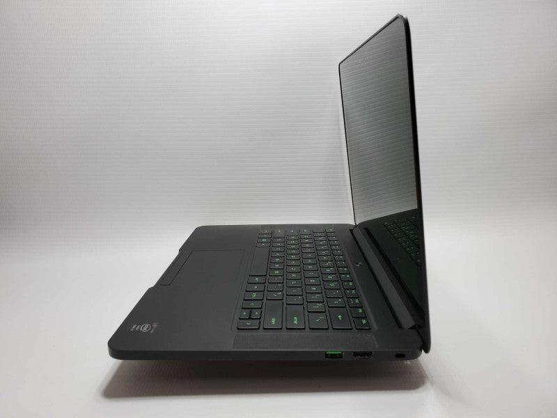Razer RZ09 Core i7-4702HQ @ 2.2 GHz 8GB DDR3 250GB SSD GTX 870M 3GB VRam Touchscreen (