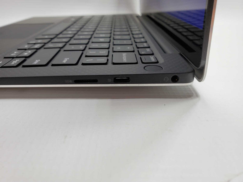 Dell XPS P82G Core i7-8550U @ 1.8 GHz 8GB Ram 500GB SSD (