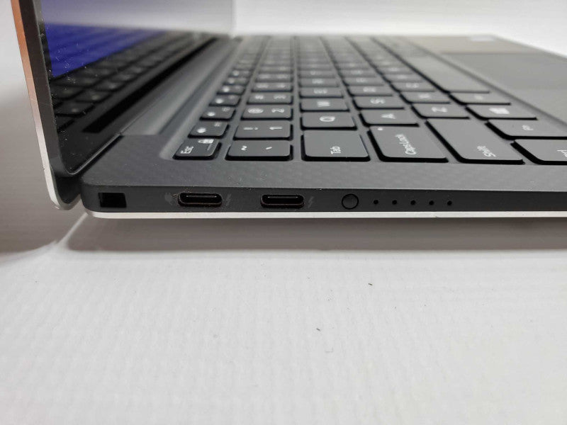 Dell XPS P82G Core i7-8550U @ 1.8 GHz 8GB Ram 500GB SSD (