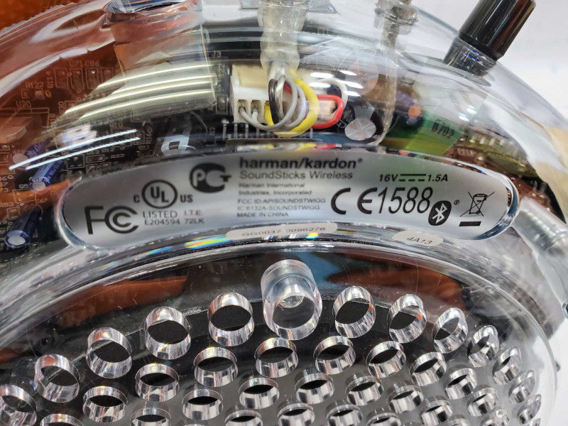 Harman Kardon Soundsticks Wireless Bluetooth Speaker System _ Open-box )