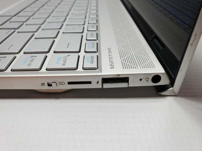 HP Envy Core i7-8565U @ 1.8 GHz 8GB DDR4 250GB SSD (