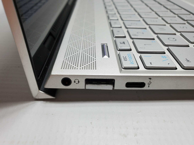 HP Envy Core i7-8565U @ 1.8 GHz 8GB DDR4 250GB SSD (
