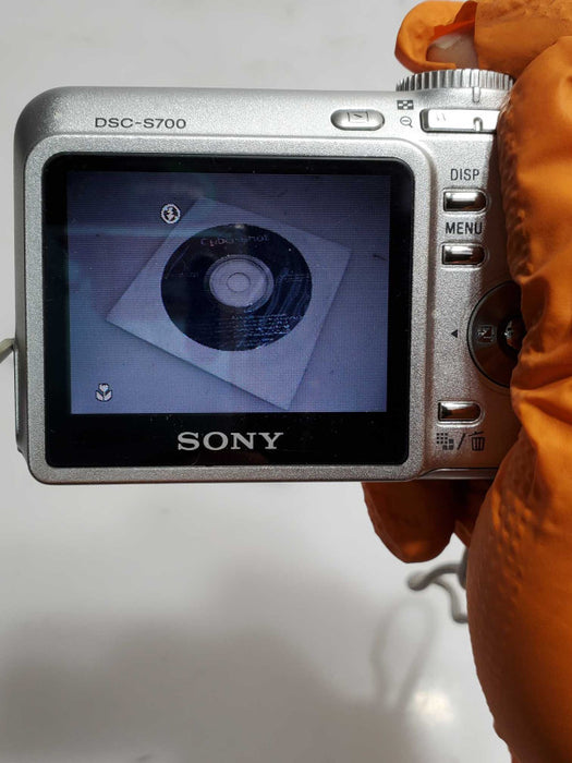 Sony Cybershot DSC-S700 7.2MP Digital Camera w/ 1GB Card & Cables _ Tested )