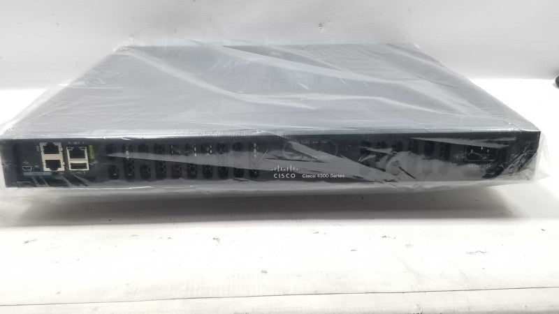 Cisco ISR4331/K9 Integrated Services Router \\"Like New\\" IPBase Permanent Lic. ~