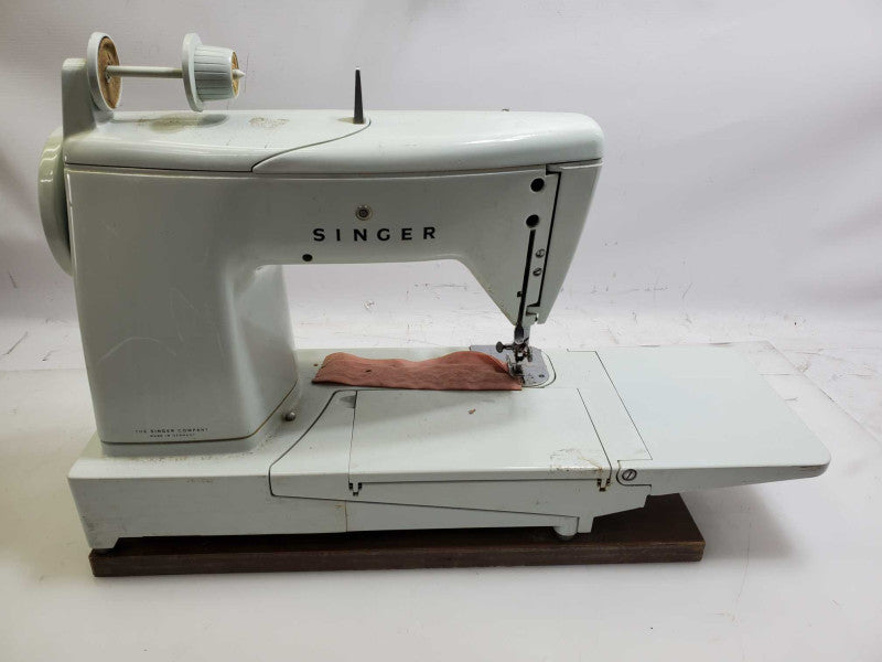 Vintage Singer 631G Sewing Machine Untested AS-IS )