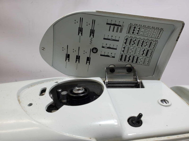 Vintage Singer 631G Sewing Machine Untested AS-IS )
