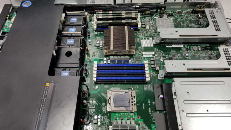 Lenovo ThinkServer RD330 1U 1x Xeon E5-2407 2.2Ghz QC/32GB DDR3, No RAID/HDDs ~