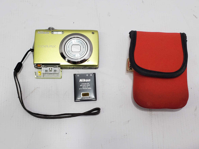 NIKON Coolpix S3000 Green 12MP Digital Camera |