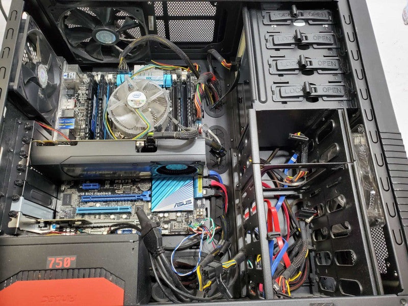 Custom PC Asus P9X79 i3-3930K @3.2GHz 16GB RAM No HDD Radeon HD 6970 )