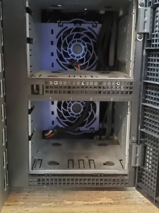 Lenovo ThinkServer TS440, E3-1245 v3 3.6GHz 8GB DDR4 No HDD No RAID Controller (AS-IS) |