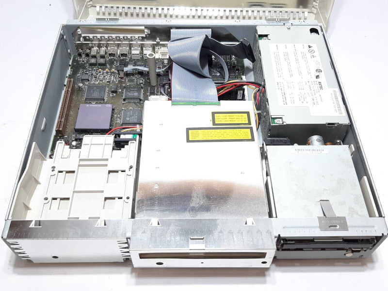 Vintage Apple Macintosh Quadra 610 Computer Boots to Chime +
