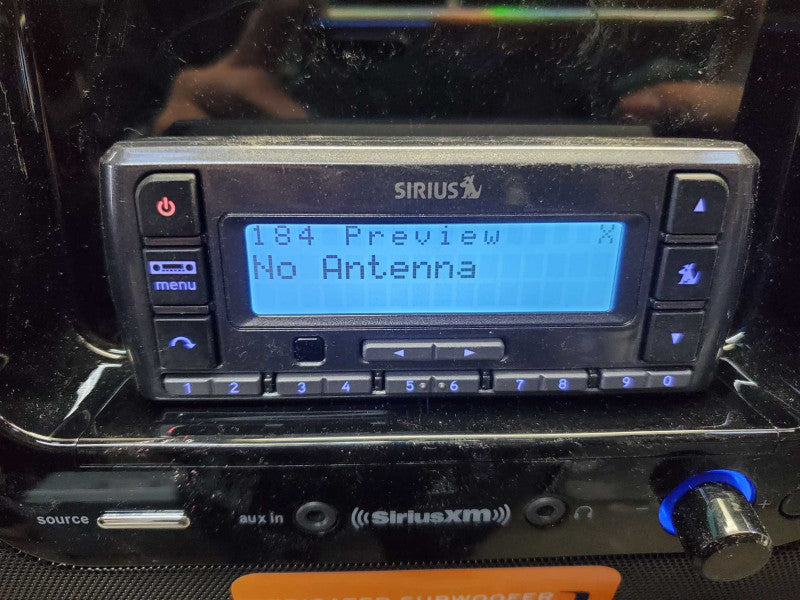 SiriusXM Portable Boombox SXMB2C Bundle Set _ Power-on tested )