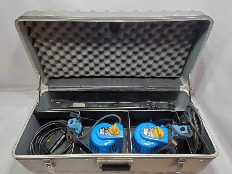 4x Piece ARRI Kit, 1x Case, 2x ARRILITE 600 lamps, 1x ARRI 050KA Stand (AS-IS) |