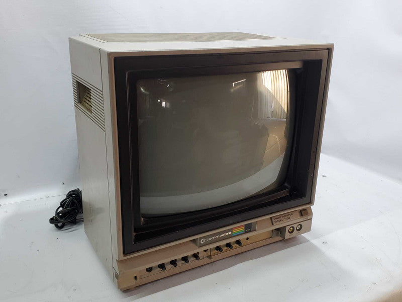 COMMODORE Model 1702 Monitor |