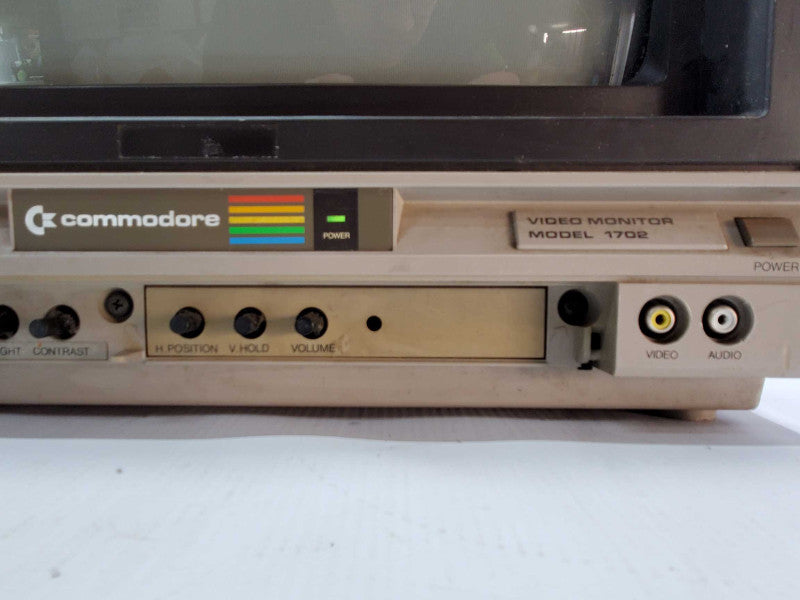 COMMODORE Model 1702 Monitor |