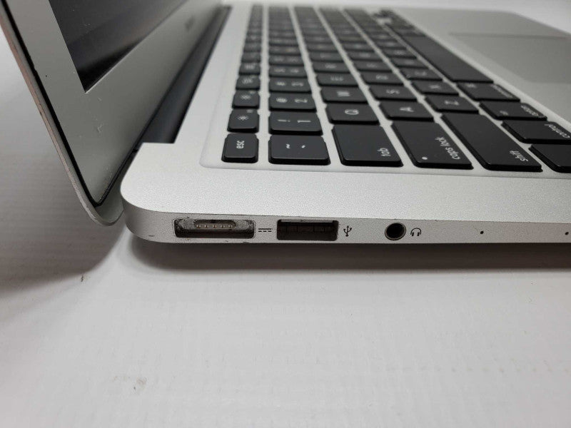 Macbook Air 2017 Core i5-5350U @ 1.8 GHz 8GB Ram 120GB SSD (