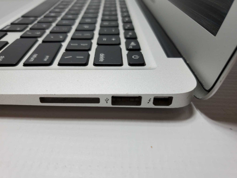 Macbook Air 2017 Core i5-5350U @ 1.8 GHz 8GB Ram 120GB SSD (