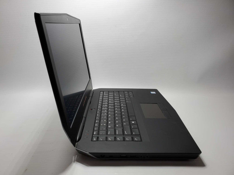 Dell Alienware 15 R2 Core i7-6820HK @ 2.7 GHz 16GB Ram 500GB SSD R9 M390x 4GB (