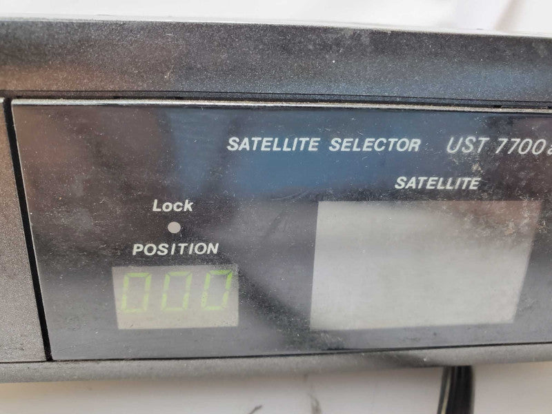Uniden Satellite Selector Model UST 7700 AT for parts )