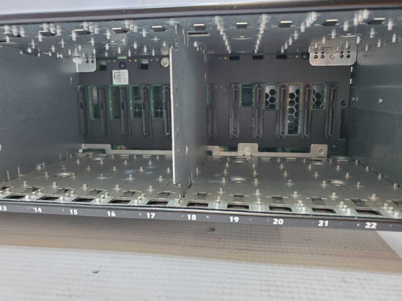 Dell PowerVault MD3200i iSCSI SAN Storage Array 24x 2.5\\" 2x Ctrl. 2x600W PS (
