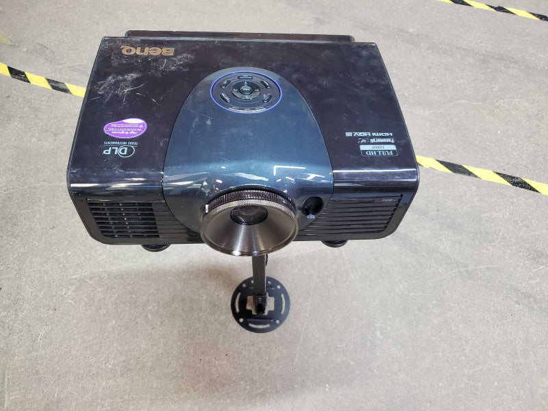 BenQ W6000 1080P Home Theater Projector 3323h used w/ bracket )